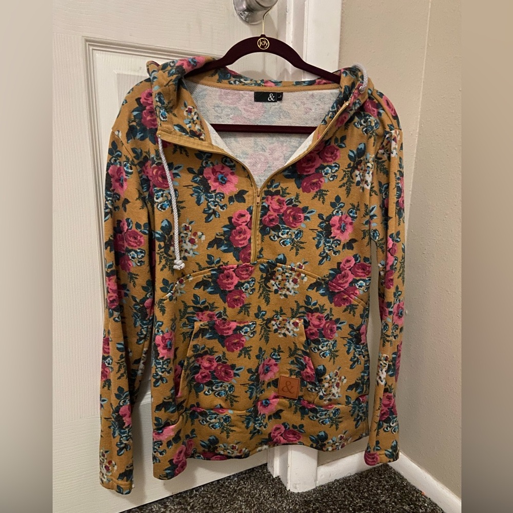 Light weight sweatshirt with half zipper